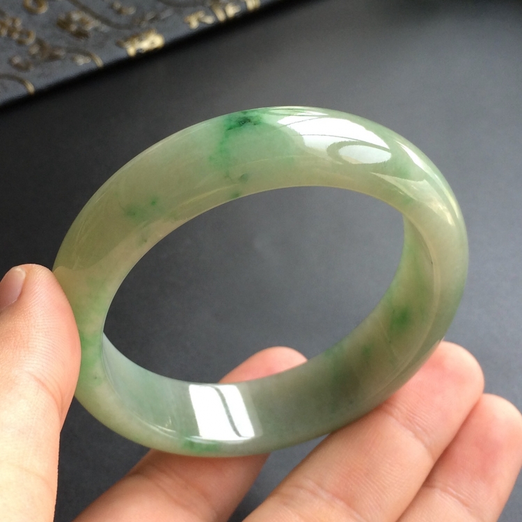 (超值推荐)糯冰种飘翠手镯(55.1mm)