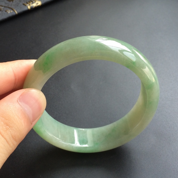 (超值推荐)糯冰种飘翠手镯(55.1mm)