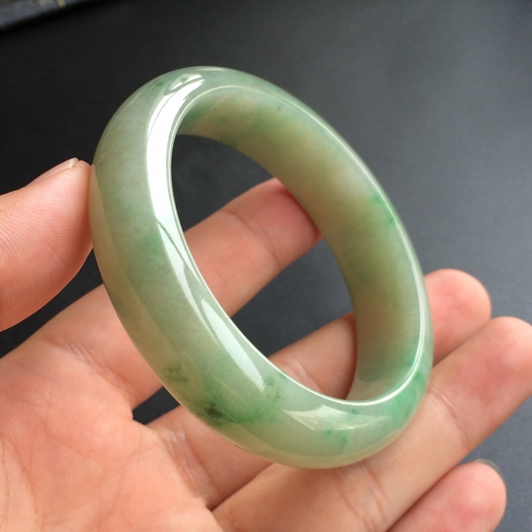 (超值推荐)糯冰种飘翠手镯(55.1mm)