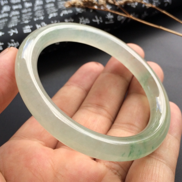 （超值推荐）冰种略飘花圆条手镯（55.3mm）