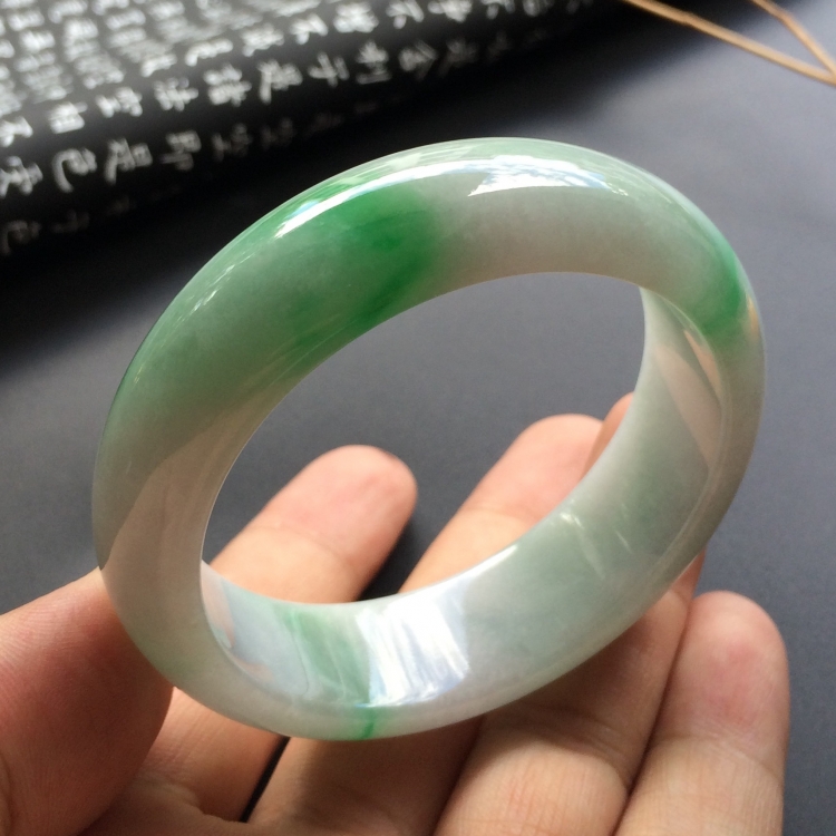 （超值推荐）糯冰种飘翠手镯（52mm）