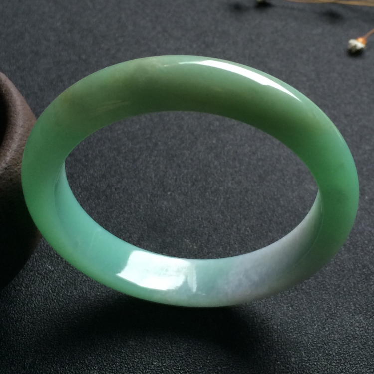 （超值推荐）糯冰种绿晴水手镯（59mm）