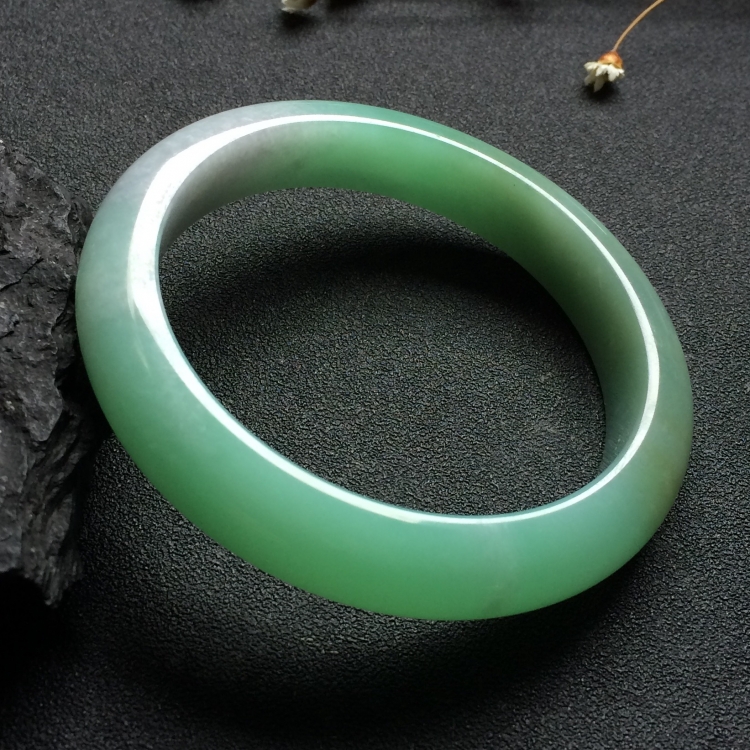 （超值推荐）糯冰种绿晴水手镯（59mm）