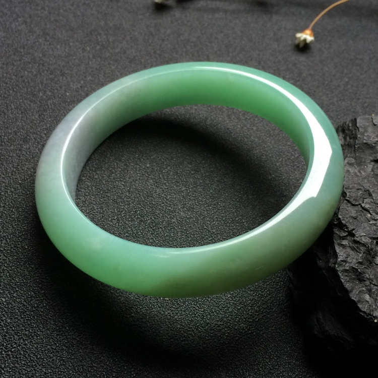 （超值推荐）糯冰种绿晴水手镯（59mm）