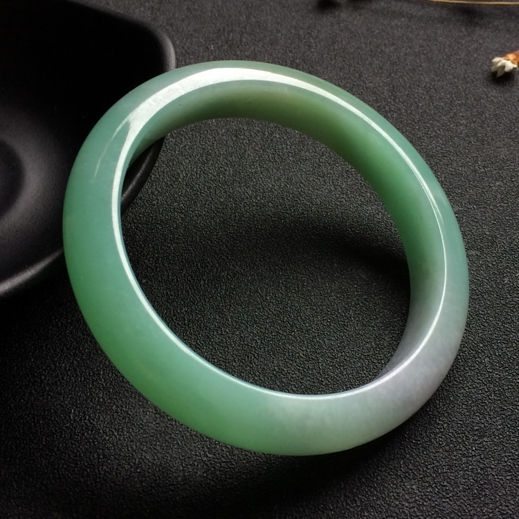 （超值推荐）糯冰种绿晴水手镯（59mm）