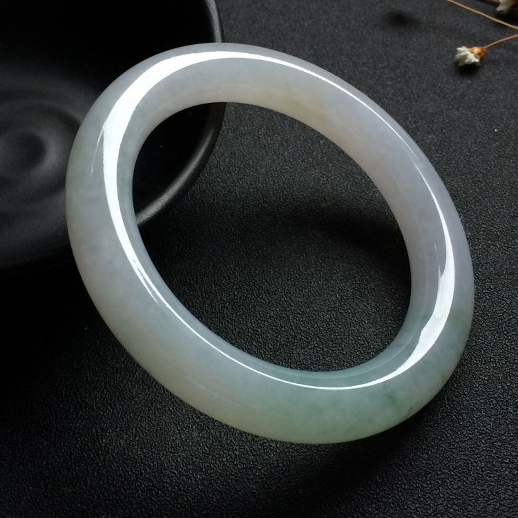 （超值推荐）糯冰种飘花圆条手镯（57.7mm）