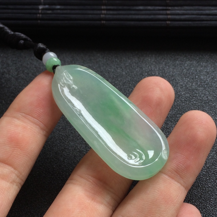 （超值推荐）糯冰种飘翠一品清廉挂件