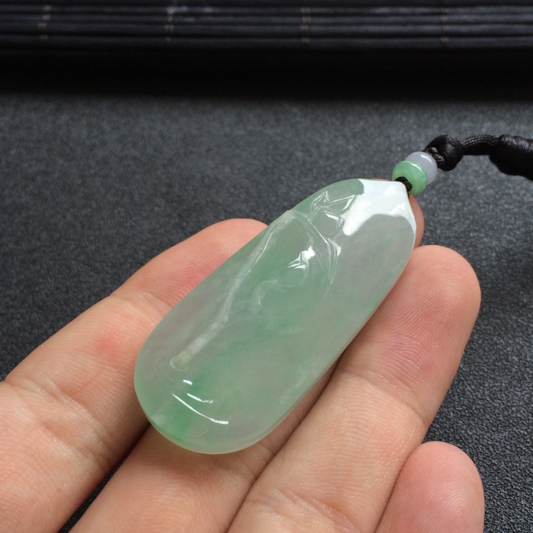 （超值推荐）糯冰种飘翠一品清廉挂件