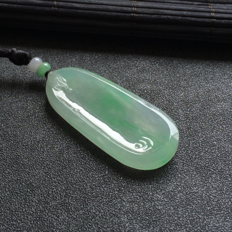 （超值推荐）糯冰种飘翠一品清廉挂件