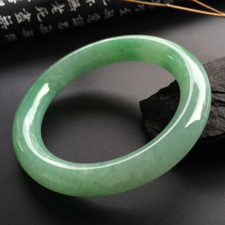 （超值推荐）糯冰种豆色圆条手镯（55.5mm）