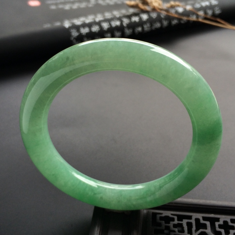（超值推荐）糯冰种豆色圆条手镯（55.5mm）
