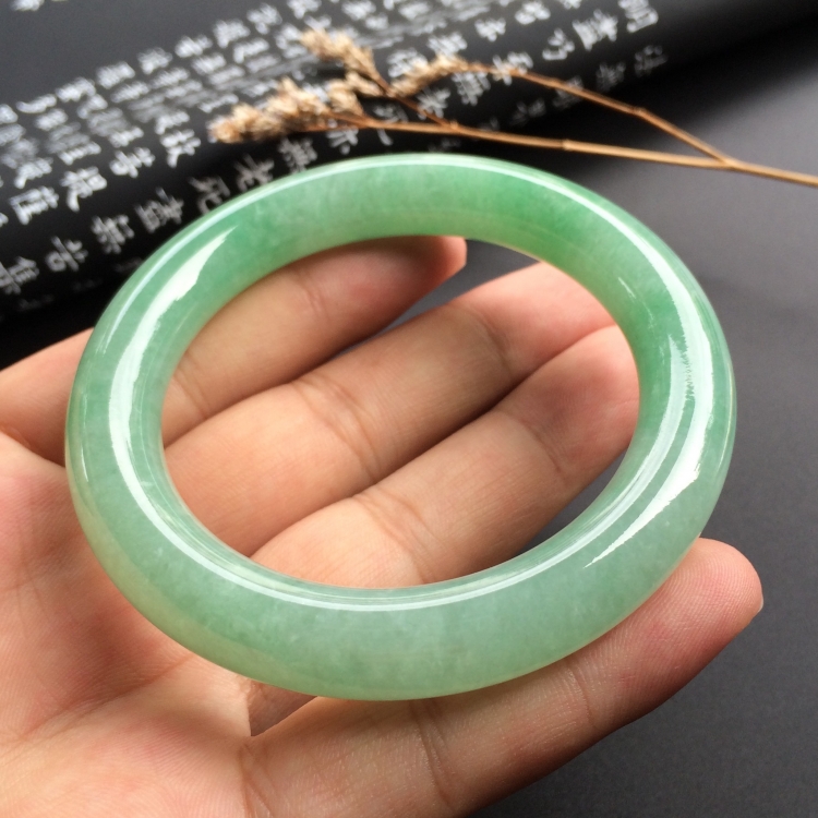 （超值推荐）糯冰种豆色圆条手镯（55.5mm）