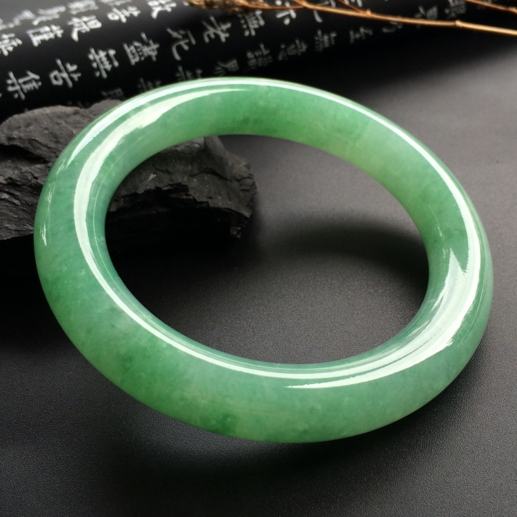 （超值推荐）糯冰种豆色圆条手镯（56mm）