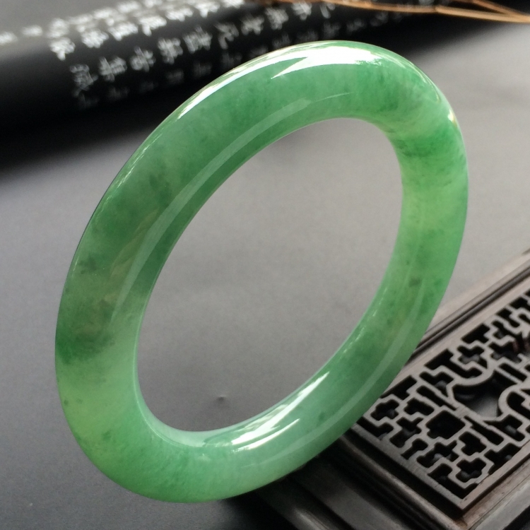 （超值推荐）糯冰种豆色圆条手镯（56mm）