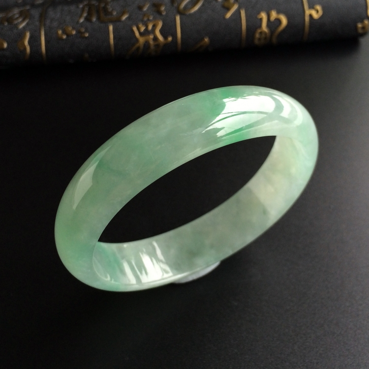 (超值推荐)糯冰种飘翠贵妃手镯(58.7mm-51.5mm)