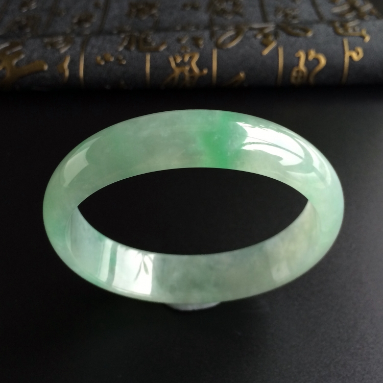 (超值推荐)糯冰种飘翠贵妃手镯(58.7mm-51.5mm)