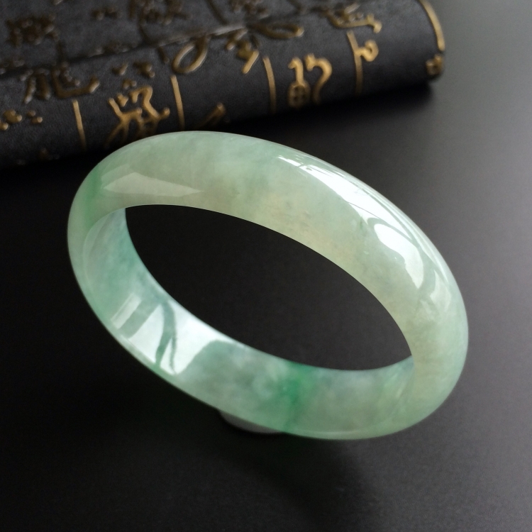 (超值推荐)糯冰种飘翠贵妃手镯(58.7mm-51.5mm)