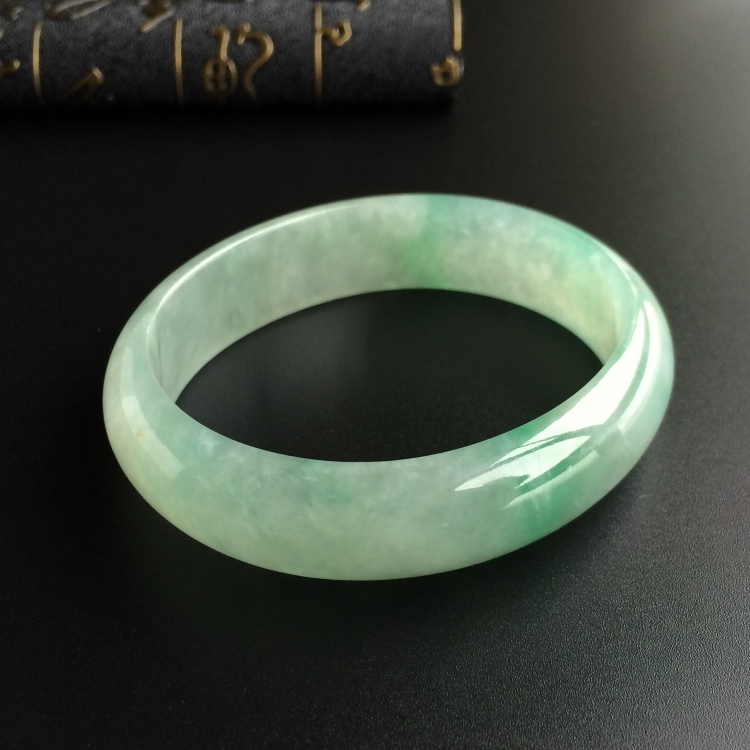 (超值推荐)糯冰种飘翠贵妃手镯(58.7mm-51.5mm)