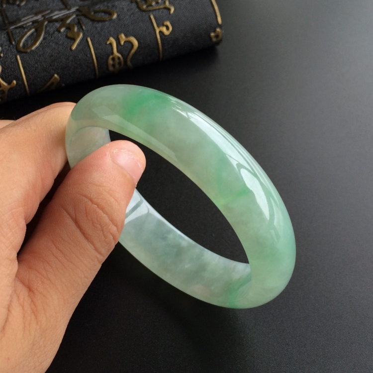 (超值推荐)糯冰种飘翠贵妃手镯(58.7mm-51.5mm)
