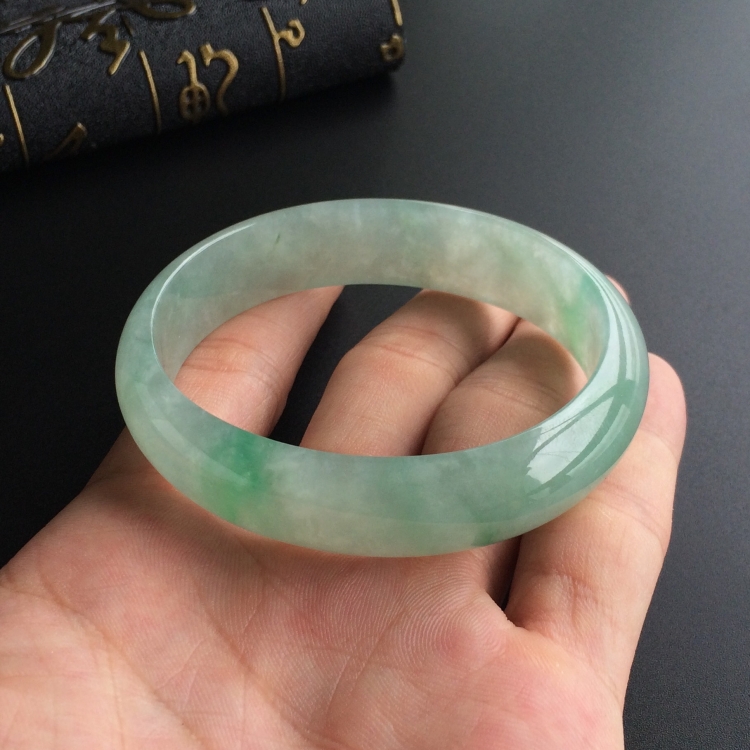 (超值推荐)糯冰种飘翠贵妃手镯(58.7mm-51.5mm)