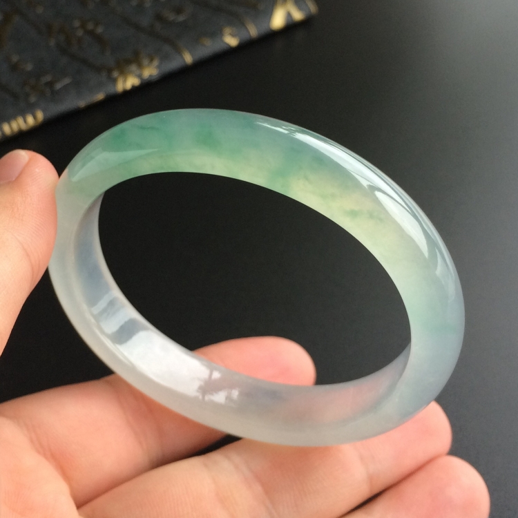 (超值推荐)冰种飘花贵妃镯(55.2mm-47.5mm)