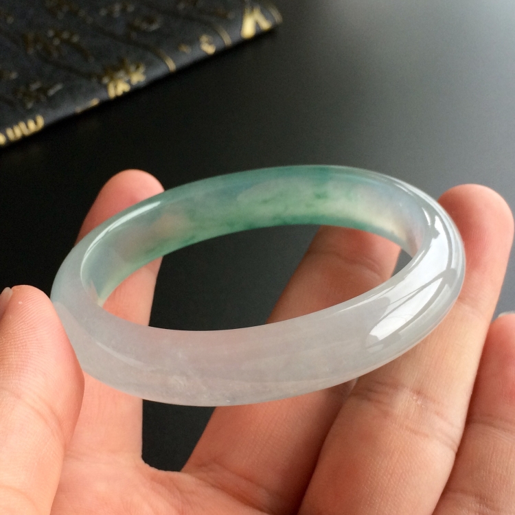 (超值推荐)冰种飘花贵妃镯(55.2mm-47.5mm)