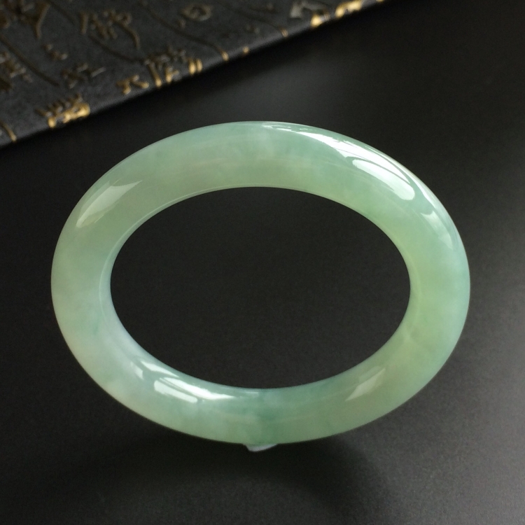 (超值推荐)糯冰种晴水略飘花圆条手镯(56.6mm)