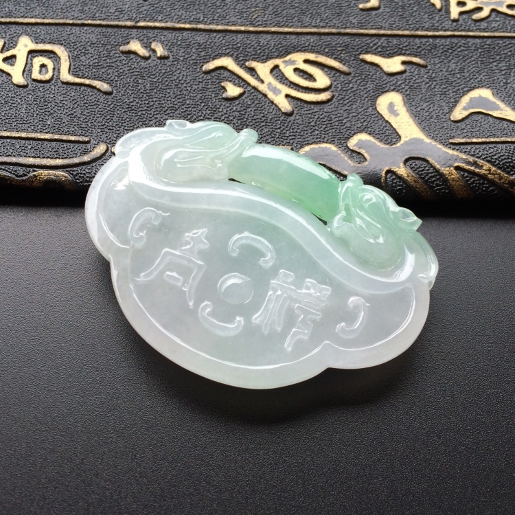 (超值推荐)糯冰种略飘翠双龙如意挂件