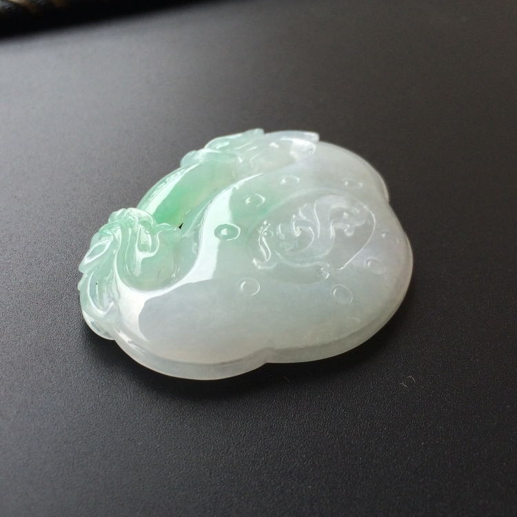 (超值推荐)糯冰种略飘翠双龙如意挂件
