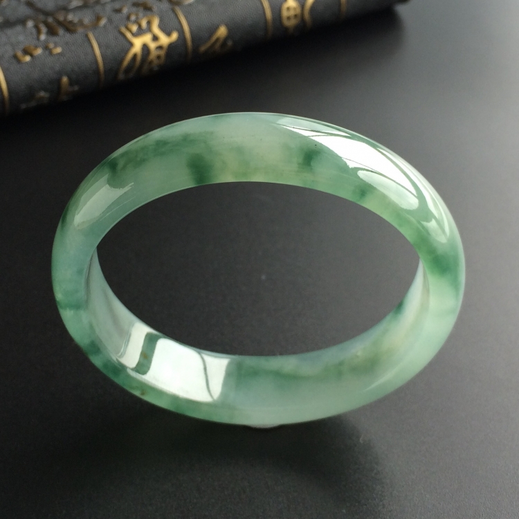 (超值推荐)冰种飘花贵妃镯(54.4mm-47.7mm)