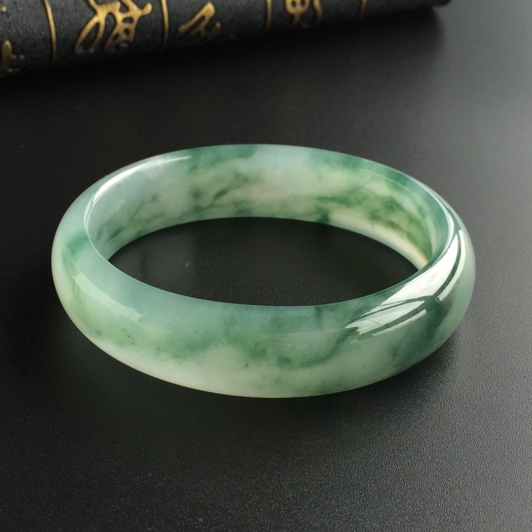 (超值推荐)冰种飘花贵妃镯(54.4mm-47.7mm)