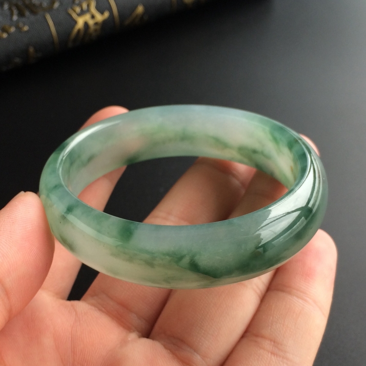 (超值推荐)冰种飘花贵妃镯(54.4mm-47.7mm)