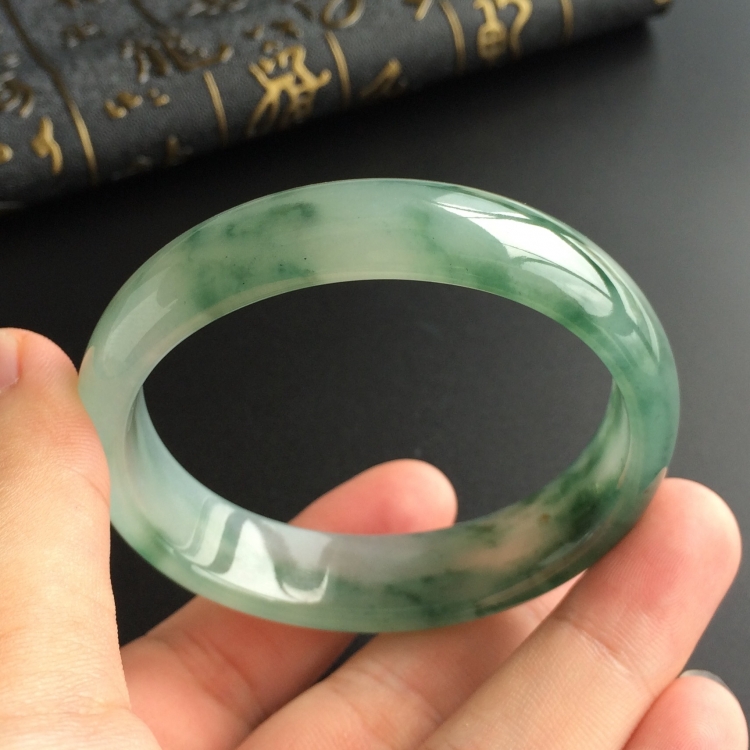 (超值推荐)冰种飘花贵妃镯(54.4mm-47.7mm)