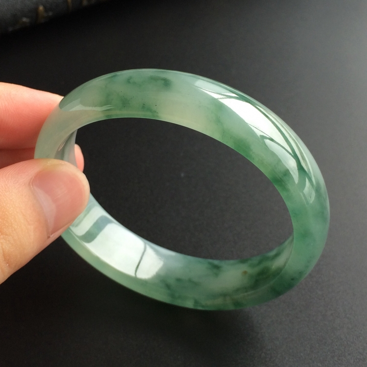 (超值推荐)冰种飘花贵妃镯(54.4mm-47.7mm)