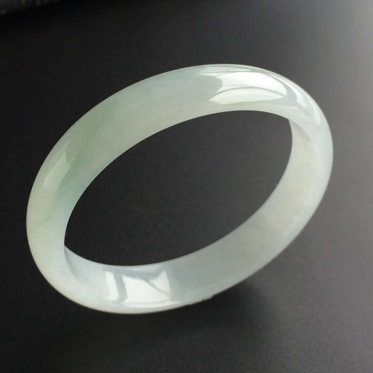 (超值推荐)糯冰种晴水贵妃镯(60mm-53.6mm)