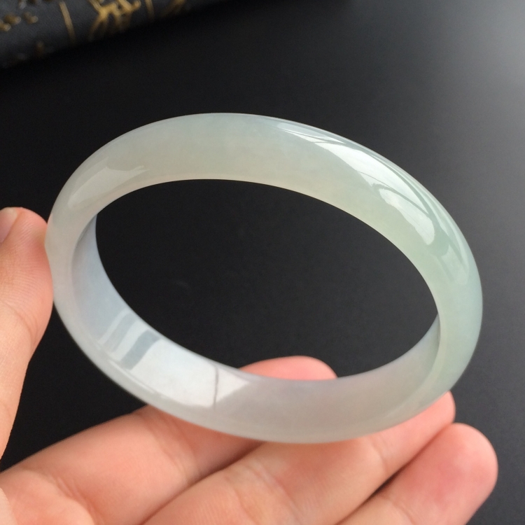 (超值推荐)糯冰种晴水贵妃镯(60mm-53.6mm)