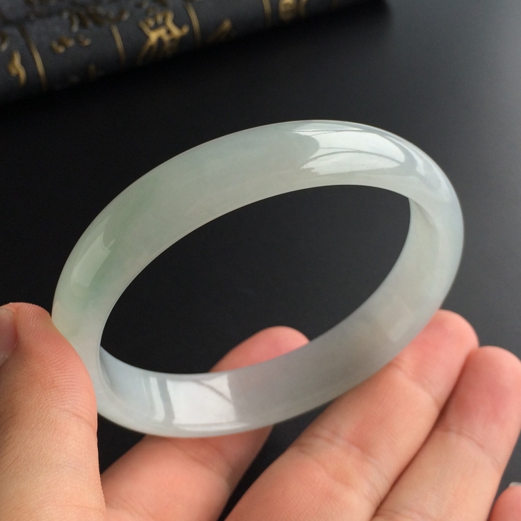 (超值推荐)糯冰种晴水贵妃镯(60mm-53.6mm)