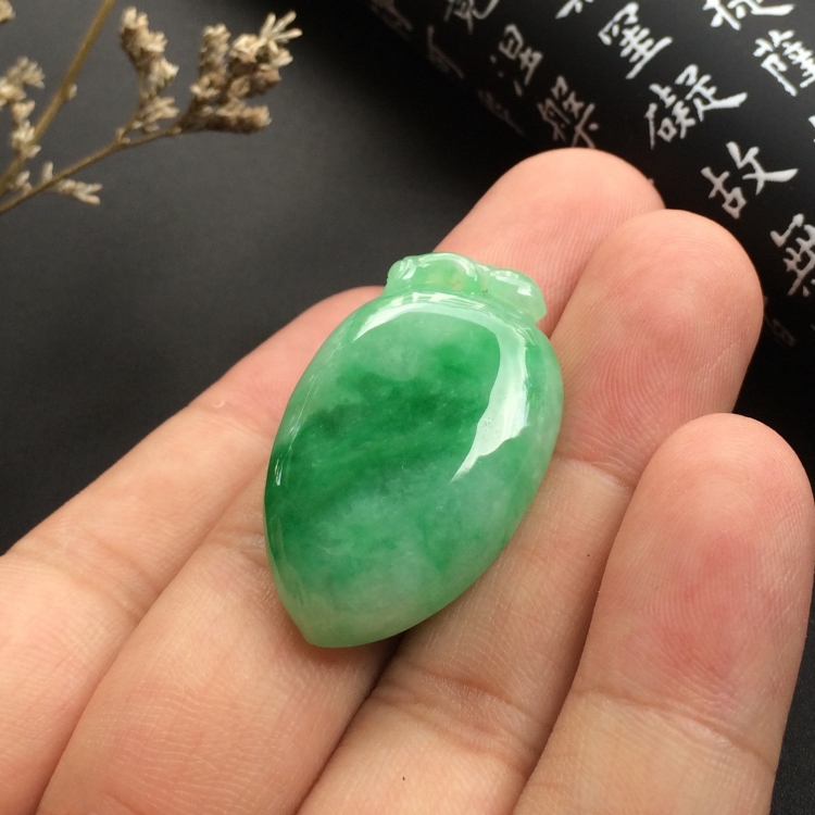 （超值推荐）糯冰种飘翠福瓜挂件