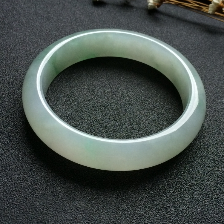 （超值推荐）糯冰种略飘花手镯（56.1mm）