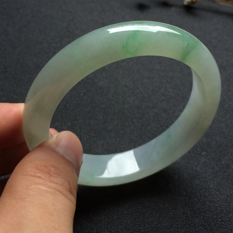 （超值推荐）糯冰种略飘花手镯（56.1mm）