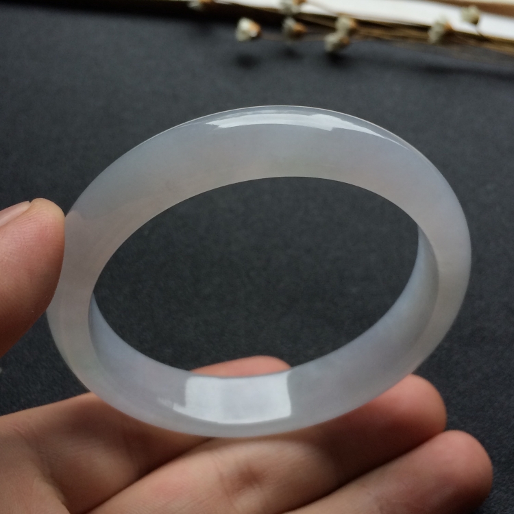 （超值推荐）糯冰种淡晴水手镯（55mm）