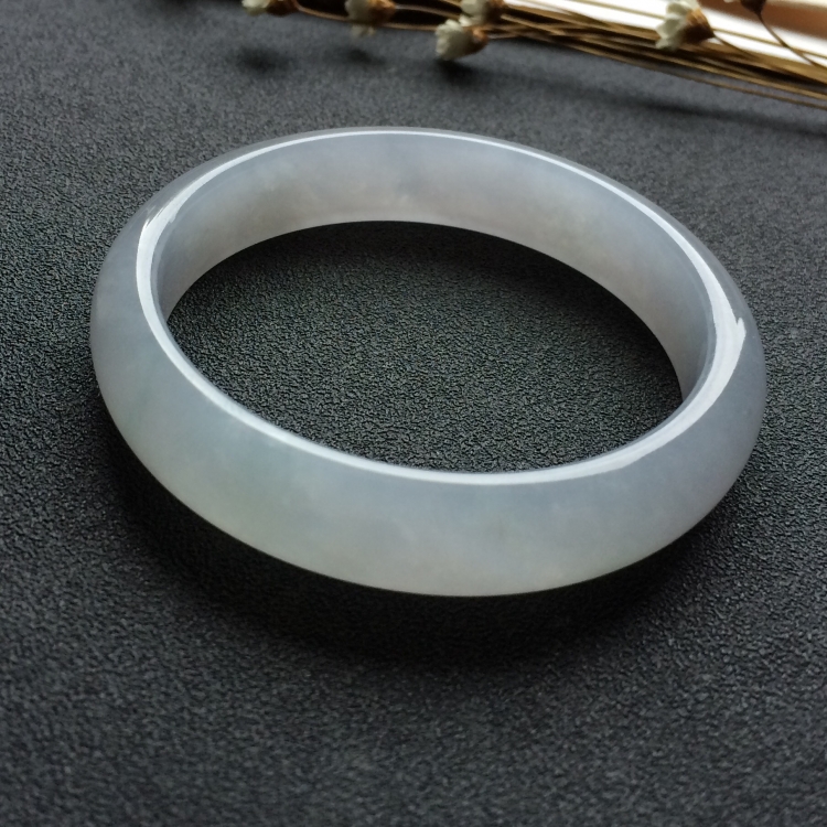 （超值推荐）糯冰种淡晴水手镯（55mm）