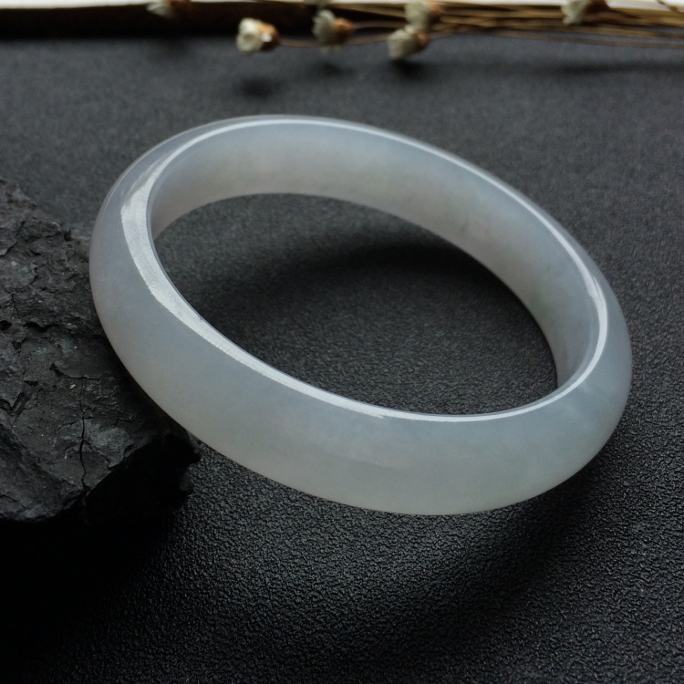 （超值推荐）糯冰种淡晴水手镯（55mm）