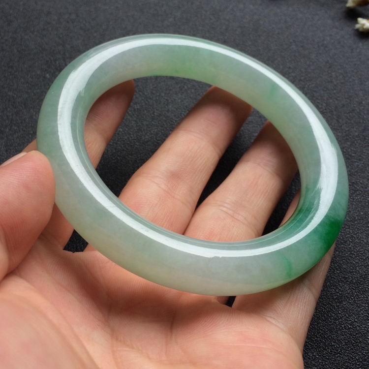 （超值推荐）糯冰种飘阳绿圆条手镯（56.1mm）