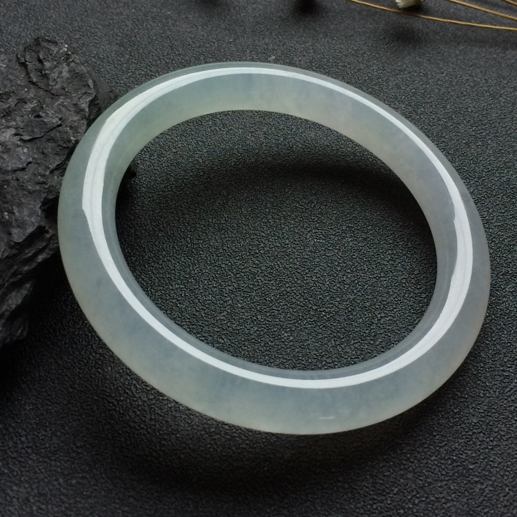（超值推荐）冰种淡晴水圆条手镯（55.3mm）
