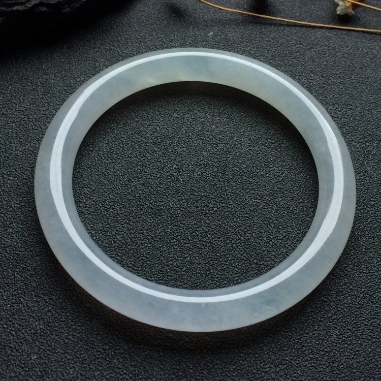 （超值推荐）冰种淡晴水圆条手镯（55.2mm）
