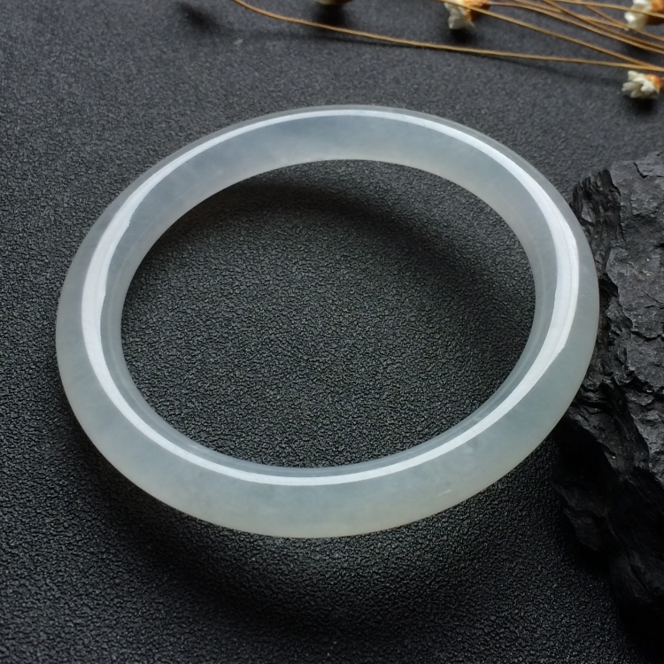 （超值推荐）冰种淡晴水圆条手镯（55.2mm）