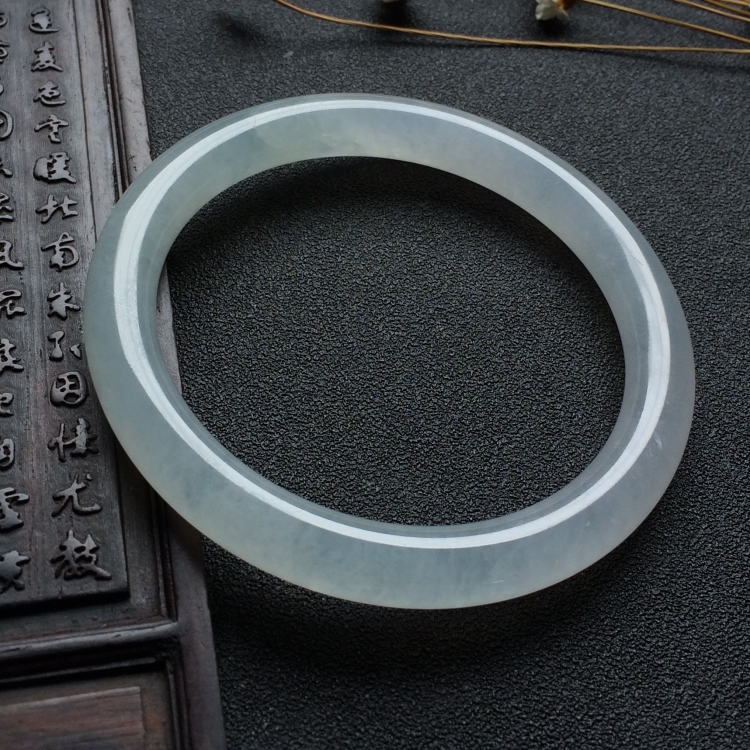 （超值推荐）冰种淡晴水圆条手镯（55.2mm）