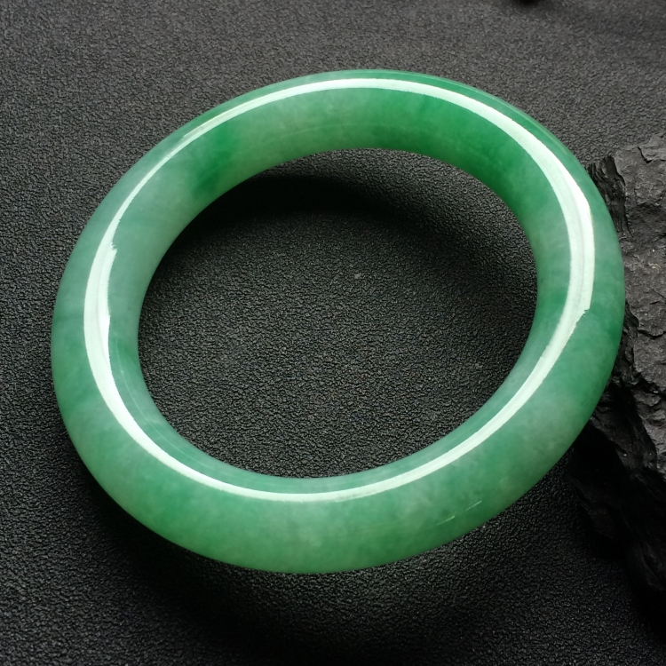 （超值推荐）糯冰种飘翠圆条手镯（56.5mm）