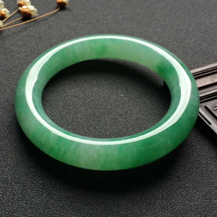 （超值推荐）糯冰种飘翠圆条手镯（56.5mm）